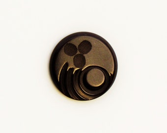 Vintage brown bakelite large button, carved bakelite coat button, Art Deco bakelite button