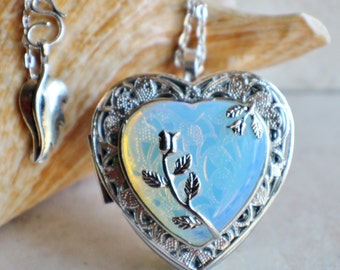 White Quartz music box locket, Music box locket, Music box pendant, Silver locket, Heart shaped locket, Music Box necklace, Photo locket