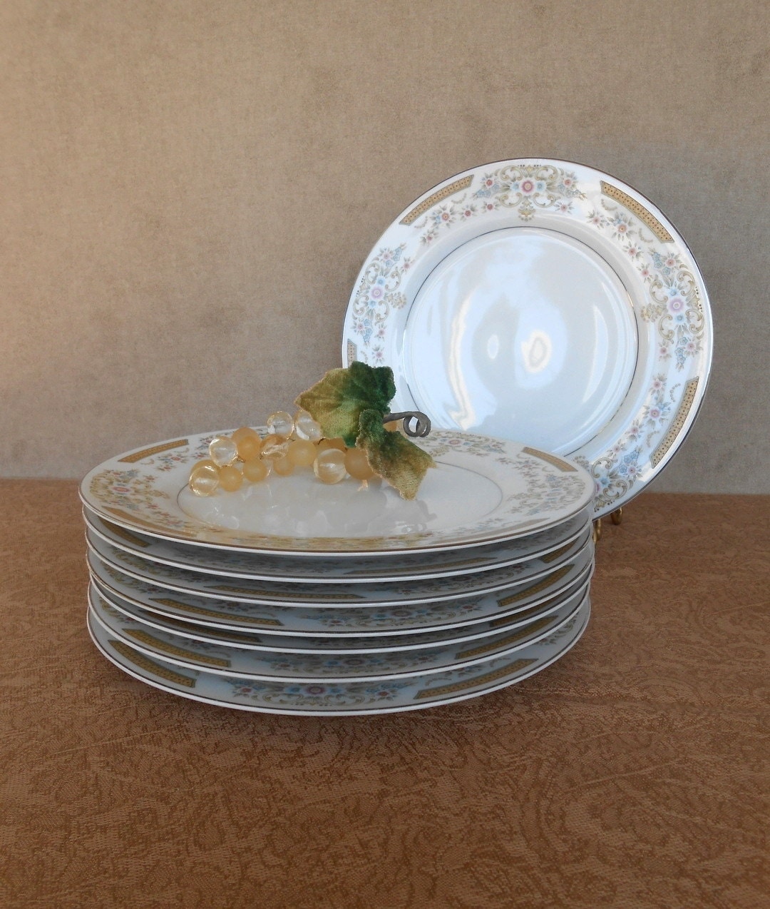 Vintage Dinner Collection 117Fine China