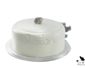 Vintage Cake Keeper/Cake Carrier/Cake Tin, Retro Kitchen Decor, Shabby White Kitchen Decor, Retro Baking Collectible