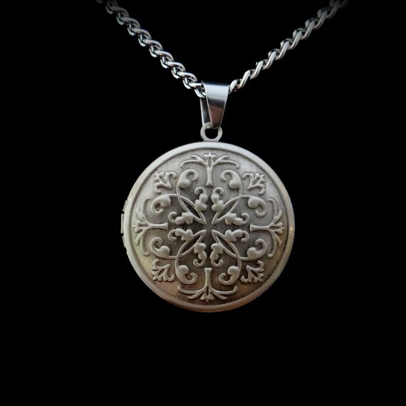 Antique Silver Men's locket or Women's locket for Men
