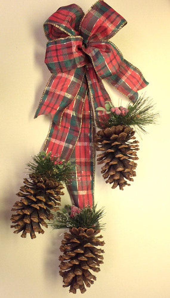 Traditional Christmas Plaid Pine Cone Swag