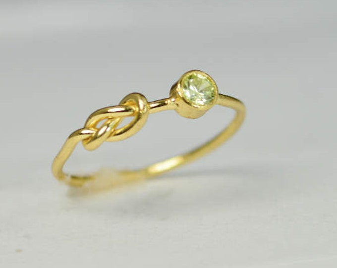 14k Gold Peridot Infinity Ring, 14k Gold Ring, Stackable Rings, Mother's Ring, August Birthstone Ring, Gold Infinity Ring, Gold Knot Ring