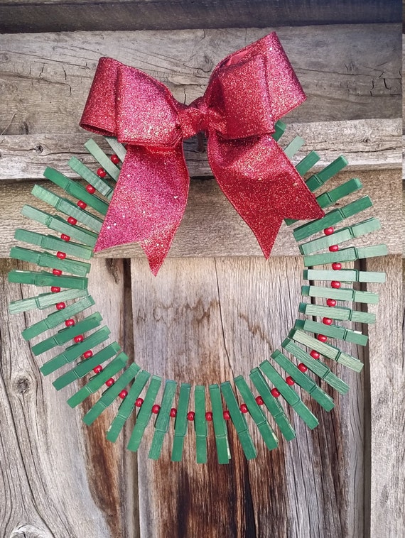 Clothespin Christmas Card Holder Wreath 