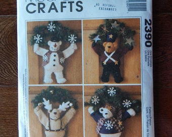 14" Tall Bear Wreaths Patterns/ McCall's Crafts 2390/ Warm Fuzzy Winter, Soldier, Reindeer, Snowman & Sweater Bear Wreath/ Door Wall/ Uncut