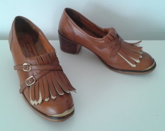 SALE /// Vintage 1970's Town-Flair Tan Leather Kiltie Loafers Chunky Heel Sz 7 1/2 Mod