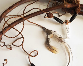 Dandelion macrame necklace, Rudraksha seeds, natural feathers - Collier macramé fleurettes de pissenlits, graines naturelles de rudraksha