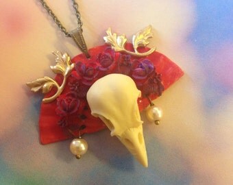 Collier crane d'oiseau et eventail