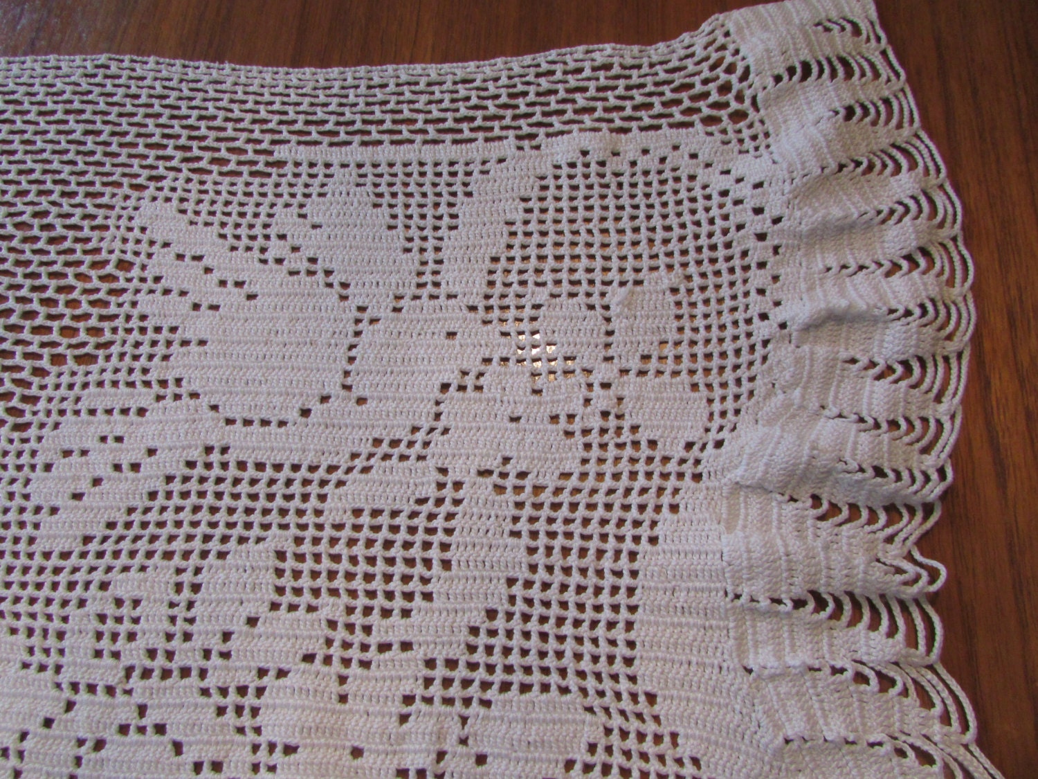 White filet Crochet Doves Dresser Scarf/ Hand Filet Crochet