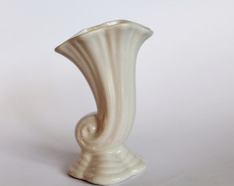 Vintage little vase, ecru ceramic vase, very light beige, shell shape vase, white vase
