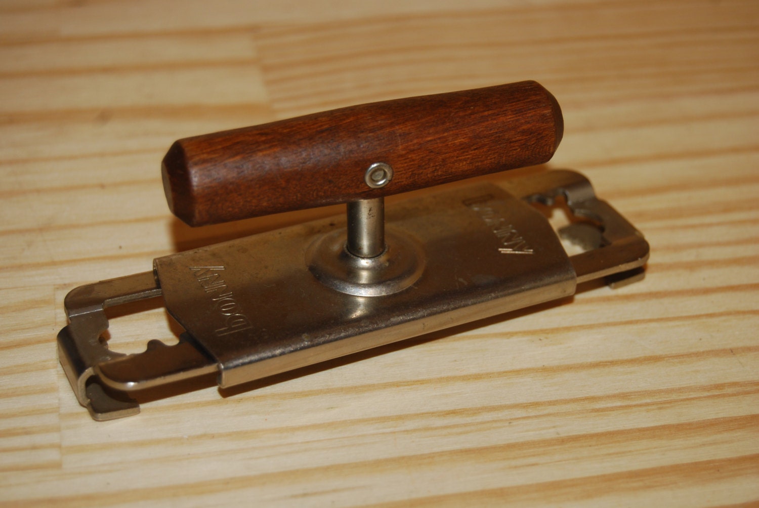 Bottle & Jar Opener Bonny Top Off Screw Top Vintage Kitchen Utensil