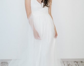 Simple wedding dress / White daisy