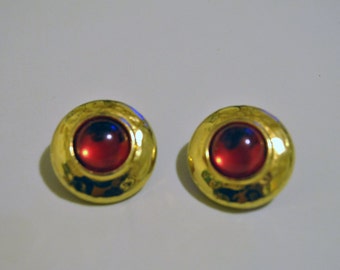 Button clip on vintage earrings