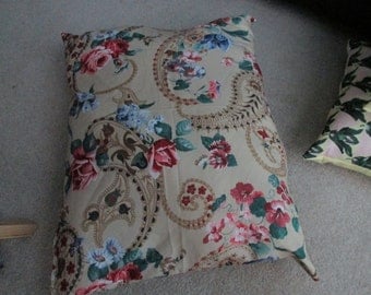 Floral print throw pillow