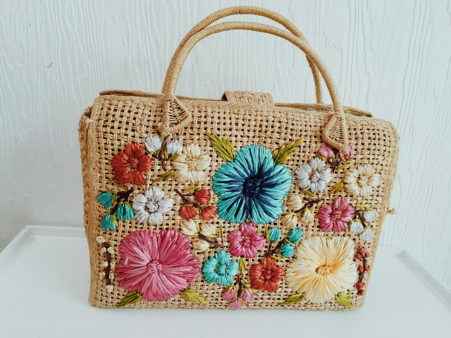 Vintage embroidered raffia beach tote basket purse bag
