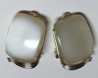 Vintage Signed Lisner Cream Thermoset Earrings