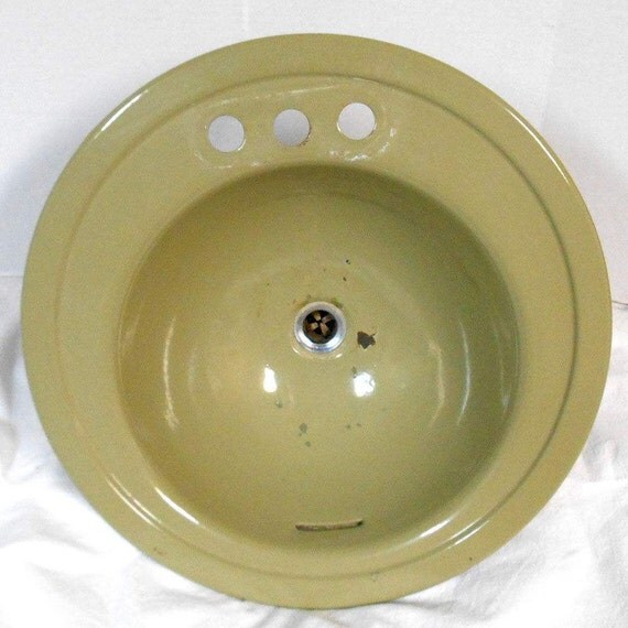 ON SALE Vintage 60s Avocado green round bathroom or kitchen