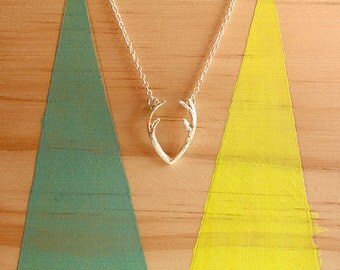 Collier Cornes de cerf | Métal argenté ou doré | Joli bijou nature | Game of Throne 2017 | Cadeau mignon pour elle | anniversaire fan de GOT