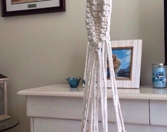 Hanging macrame planter