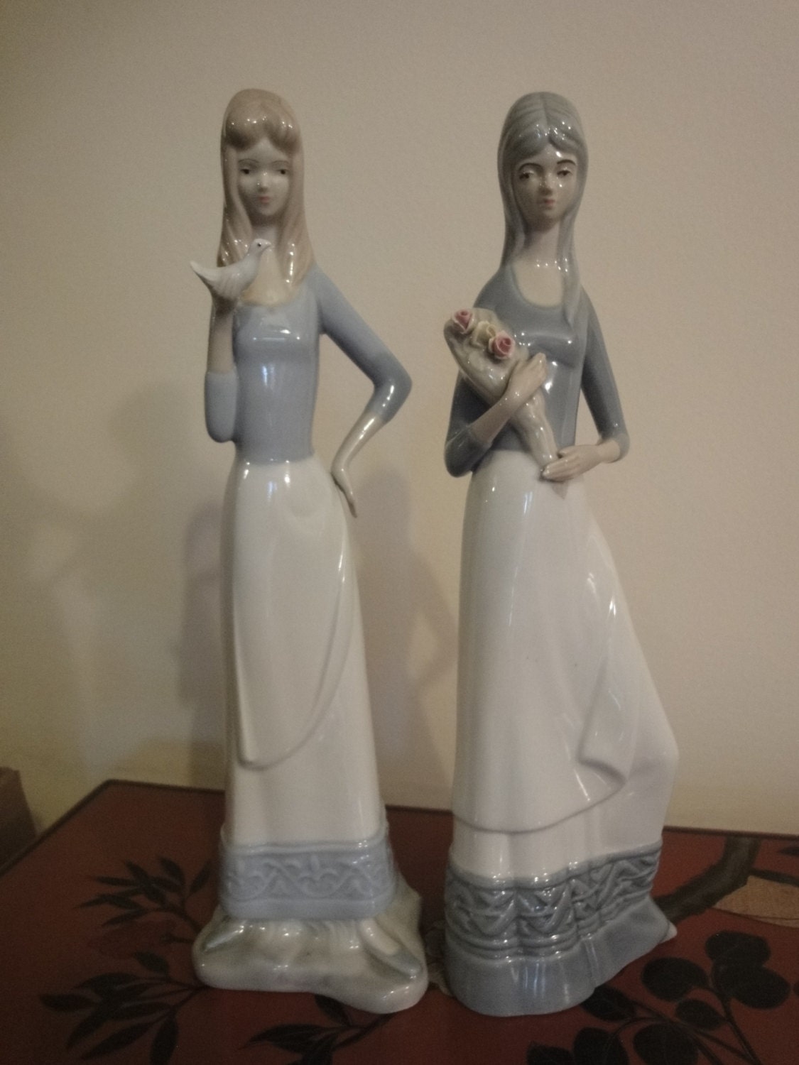 Lladro style Valencia pottery made in spain Pair of Two Ladies