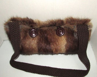 Joli sac en bandouillère en fourrure de rat musqué naturel/nice muskrat fur handbag