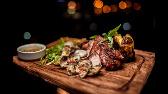 Steak platte fleisch servierplatte holz steak von crazycarlo