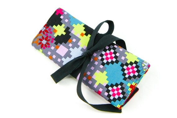 Crochet Hook Case - Digi Bold - 26 black pockets