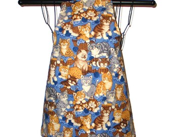 Child's Apron Ages 3 thru 8 Kittens Yarn Reversible Adjustable