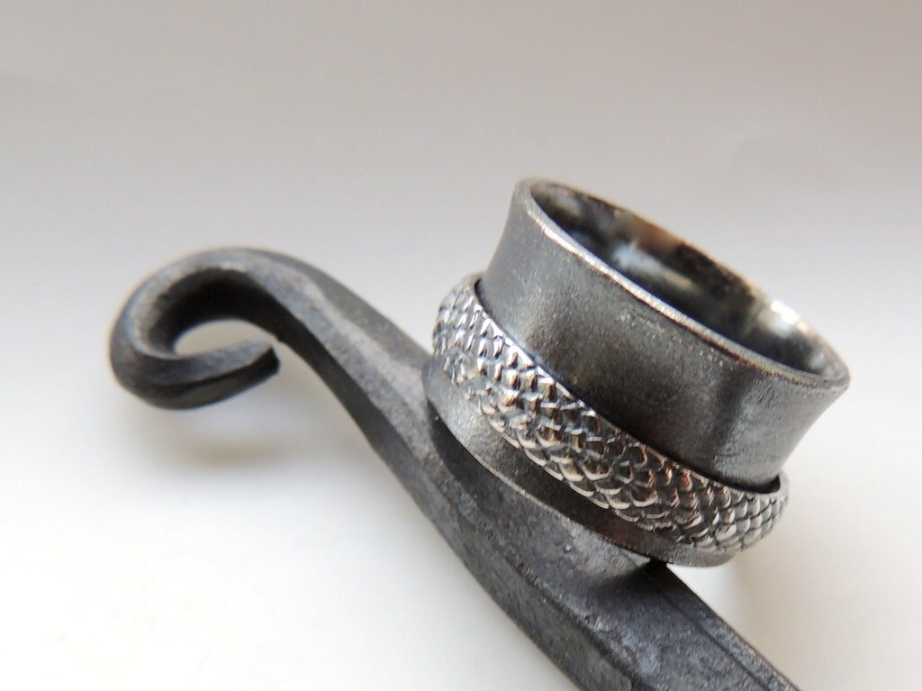 Mens Rustic Spinner Ring Meditation Ring Fiddle by MoodiChic