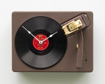 Record Player Clock, upcycled turntable clock, music lovers clock, vintage clock, unique Christmas gift idea, audiofile gift, handmade clock