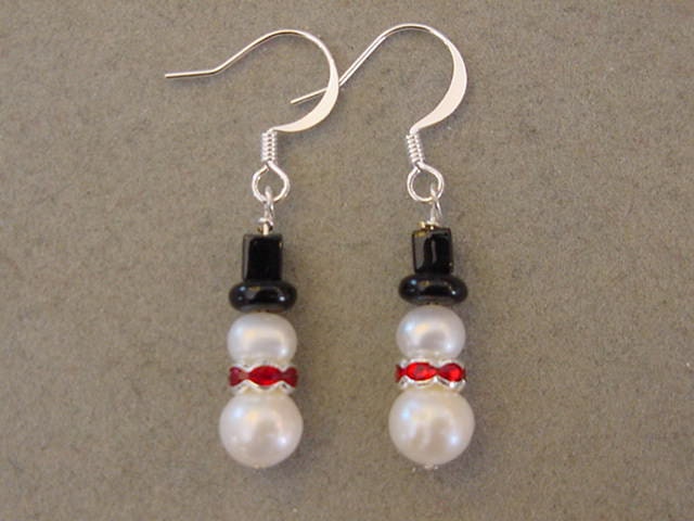 DOUBLE PEARL SNOWMAN EARRINGS WITH RED HAT main image 0