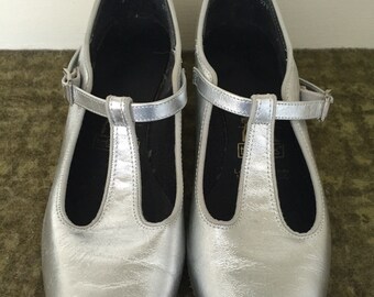 Silver Linings - 1960's Silver Metallic MARY JANES Dance Shoes