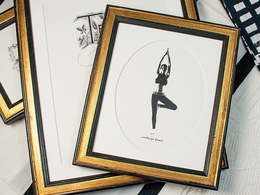 5x7 inch Black and Gold Antique Style Frame with Oval Mat