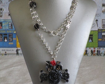 Collier pendentif "série de croix fleuries 34"