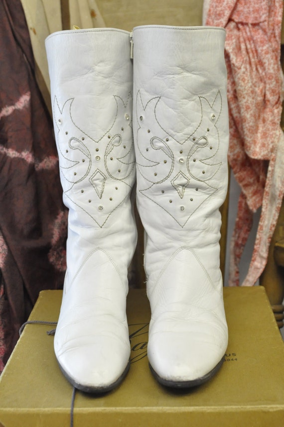 White embroidered 80s Cowboy Boots