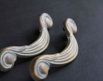 Vintage White Wash Decorative Drawer Pulls Set of 2