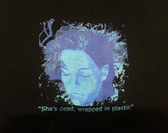 Men's Black Twin Peaks Shirt, Laura Palmer, She's dead wrapped in Plastic, David Lynch , Fire Walk with Me, Cult Classic Tv Show mens shirt