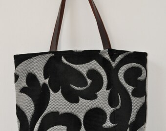 bag/tote with leather handles