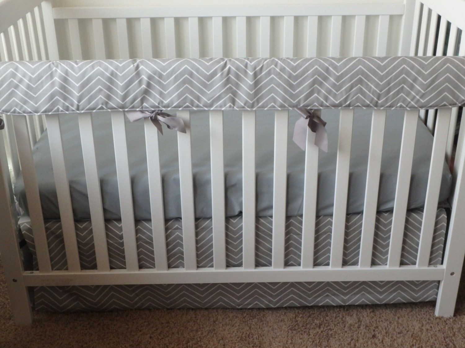 Teething Crib Rail Cover in Gray Chevron