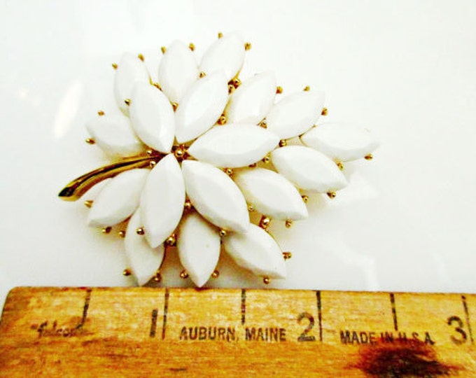 Crown Trifari Brooch - floral leaf - White thermoset plastic - Mid century Pin