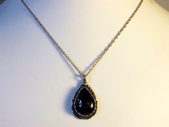 Navajo Sterling Oval Black Garnet Pendant Necklace 18 Inch Robert Becenti