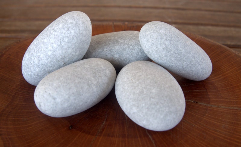 Pebbleswood wedding decoration wood buttons von pebblesandwoods Mandala ovale