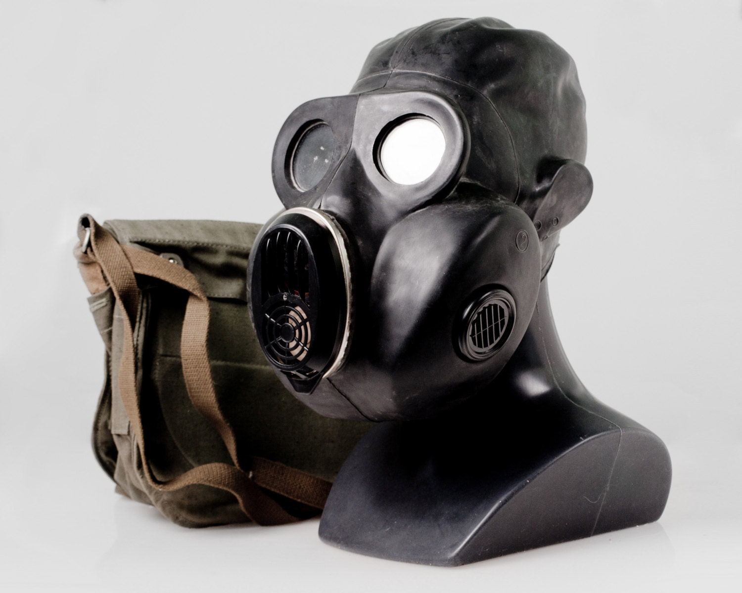 RARE Soviet Gas mask PBF-EO19. This scary Black gas mask was