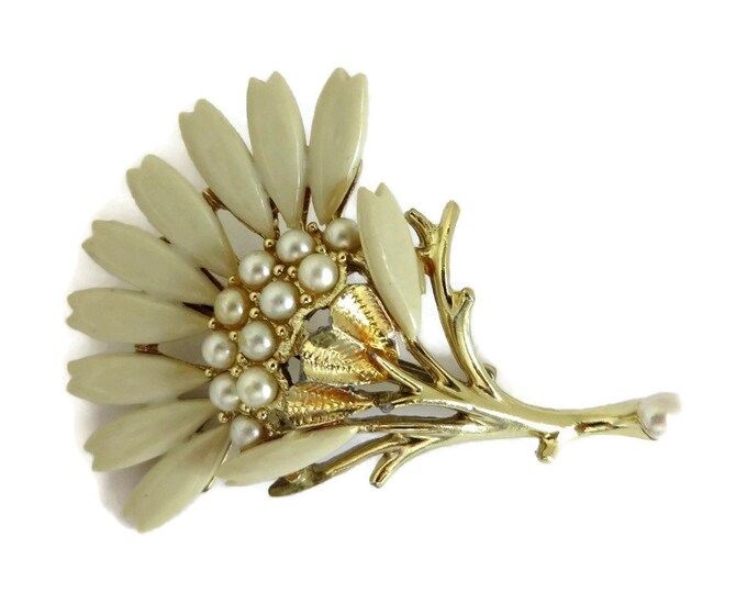 Cream Thermoset & Faux Pearl Brooch, Vintage 1950's Gold Tone Flower Pin