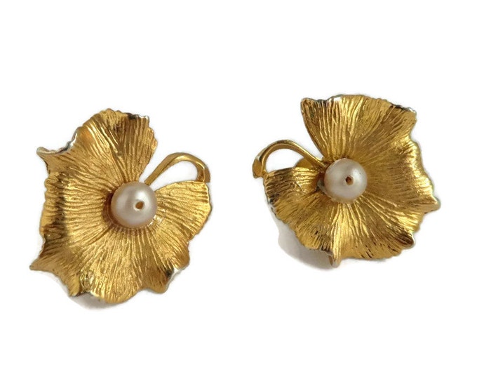 Coro Gold Tone Flower Pearl Earrings, Vintage Floral Screw Back Earrings
