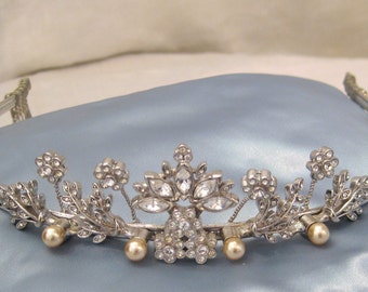 Vintage silver color bridal tiara with crystal floral motif