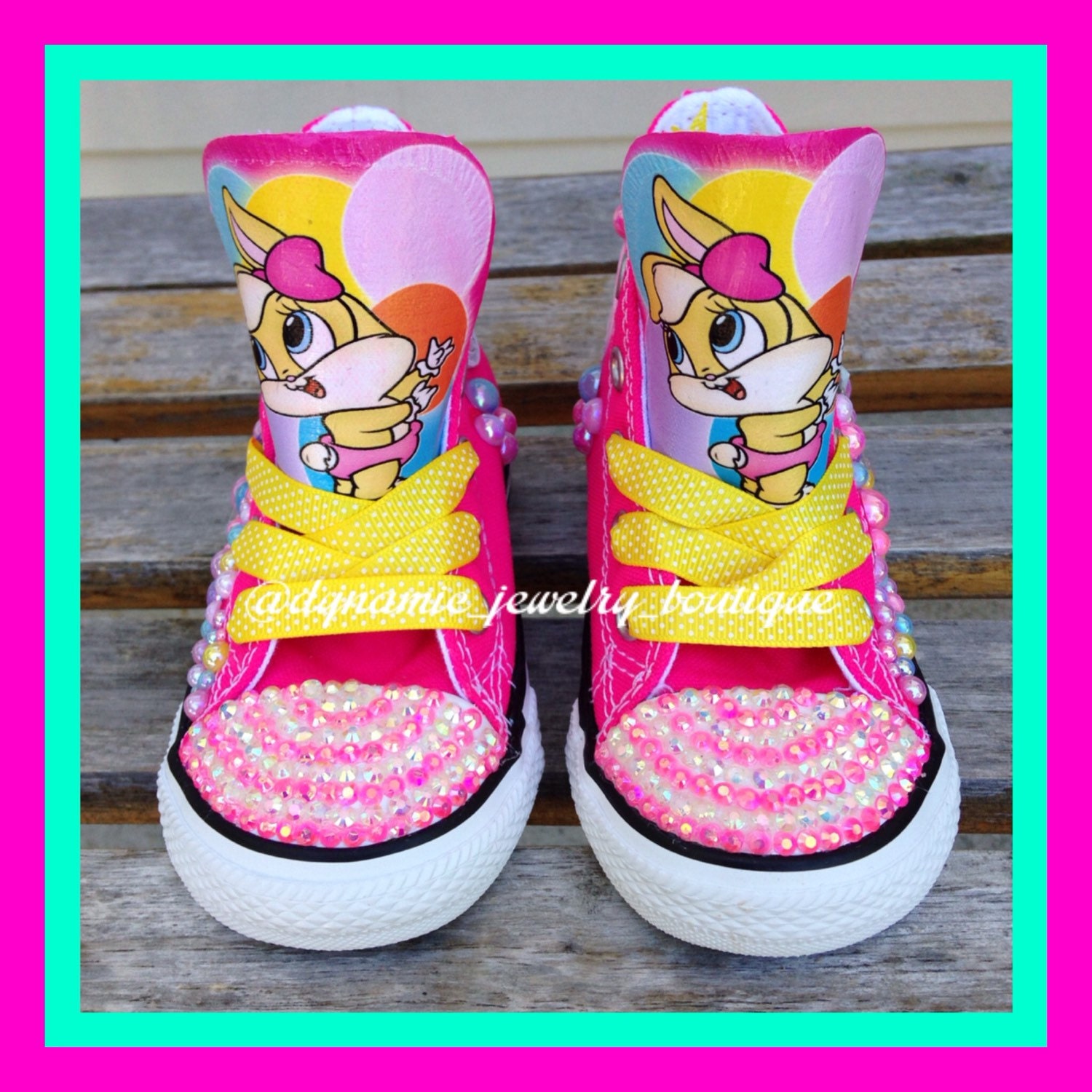 lola bunny converse