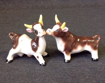 Items similar to Vintage Cow Salt and Pepper Shaker Set MADE IN JAPAN ...