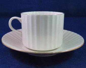 Arabia of Finland, Kultapiisku, Coffee cup and saucer.