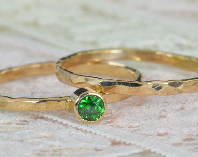 Emerald Engagement Ring, 14k Gold, Emerald Wedding Ring Set, Rustic Wedding Ring Set, Natural Emerald Ring, Solid 14k Emerald Ring